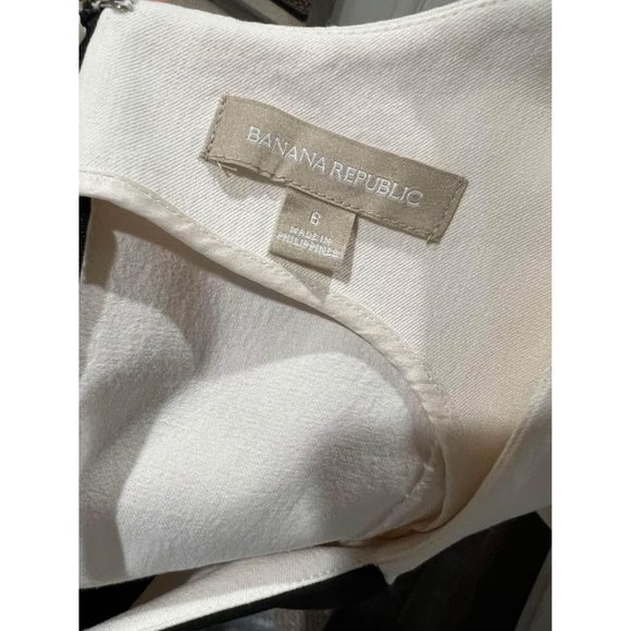 Banana Republic- Form Fitted Dress, Thick Fabric -size 6 - Picture 5 of 5